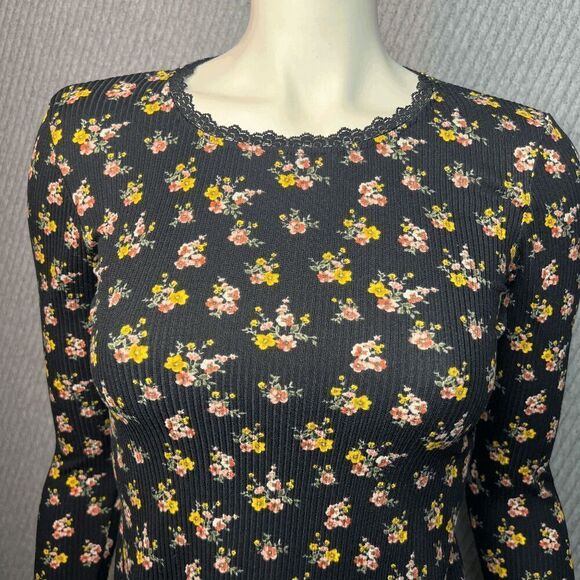 White Fawn Tillys Tee Shirt Black Floral Long Sleeve Cropped Stretch Juniors Med - Picture 5 of 9